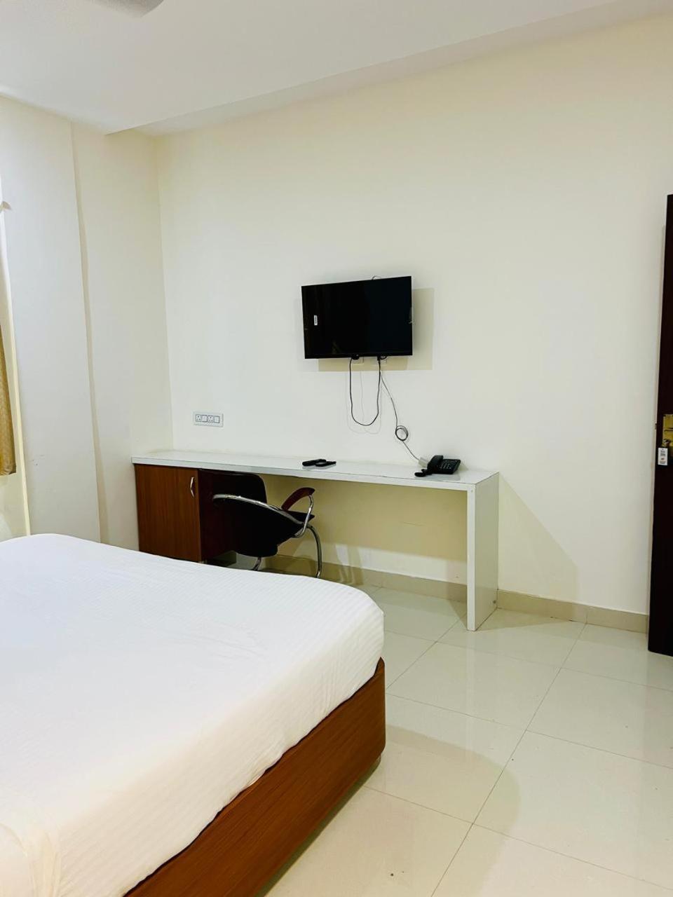Hotel Sunshine Residency Mancherāl Exterior foto