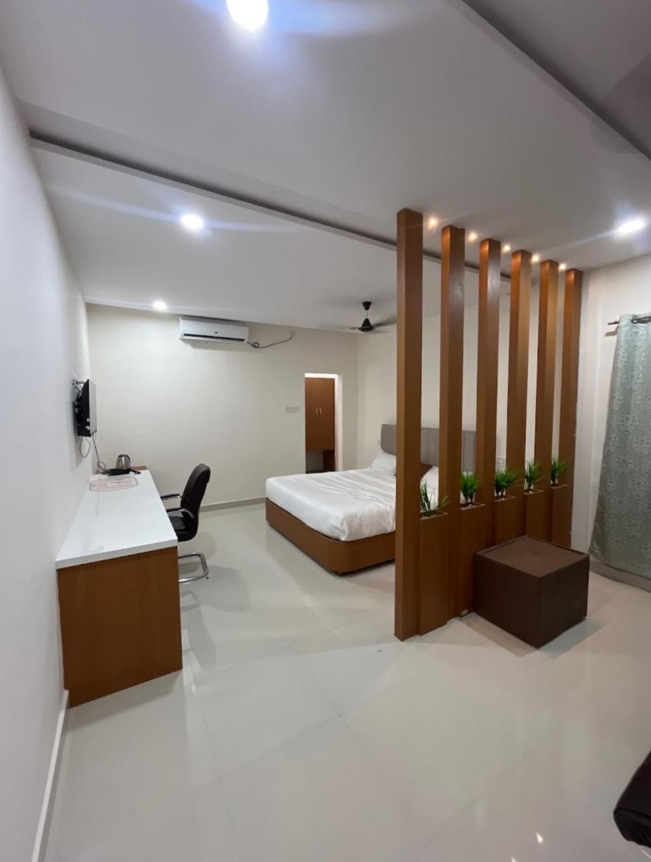 Hotel Sunshine Residency Mancherāl Exterior foto
